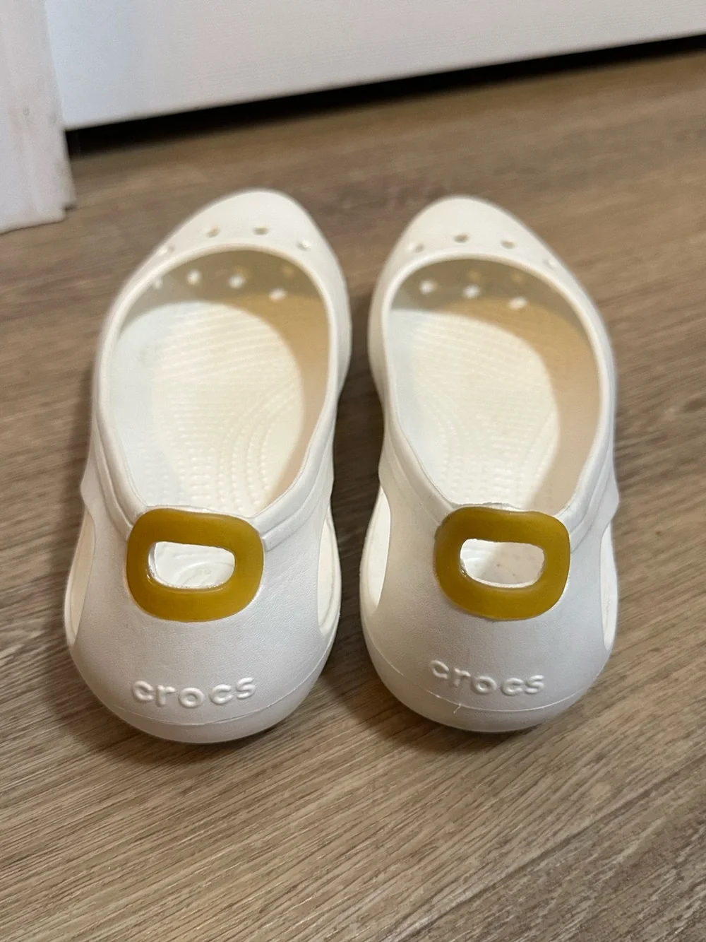 Crocs Women’s Size 8 White Ballet Flats Slip On Shoes